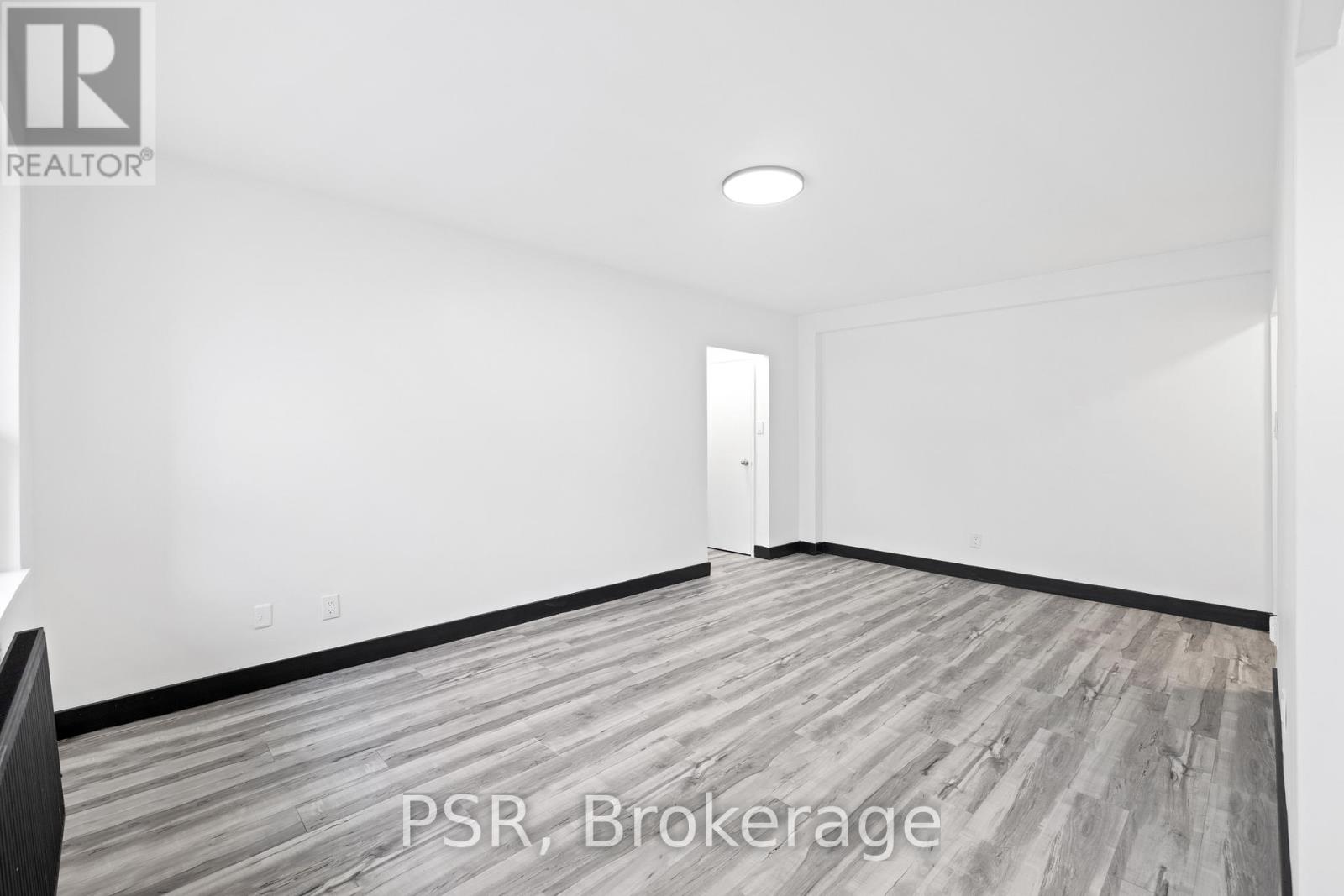 Photo 3 of 303 600 Eglinton Avenue W, Toronto ON