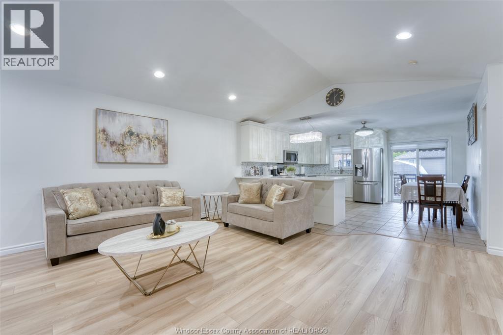 Photo 3 of 4652 Helsinki Crescent, Windsor ON
