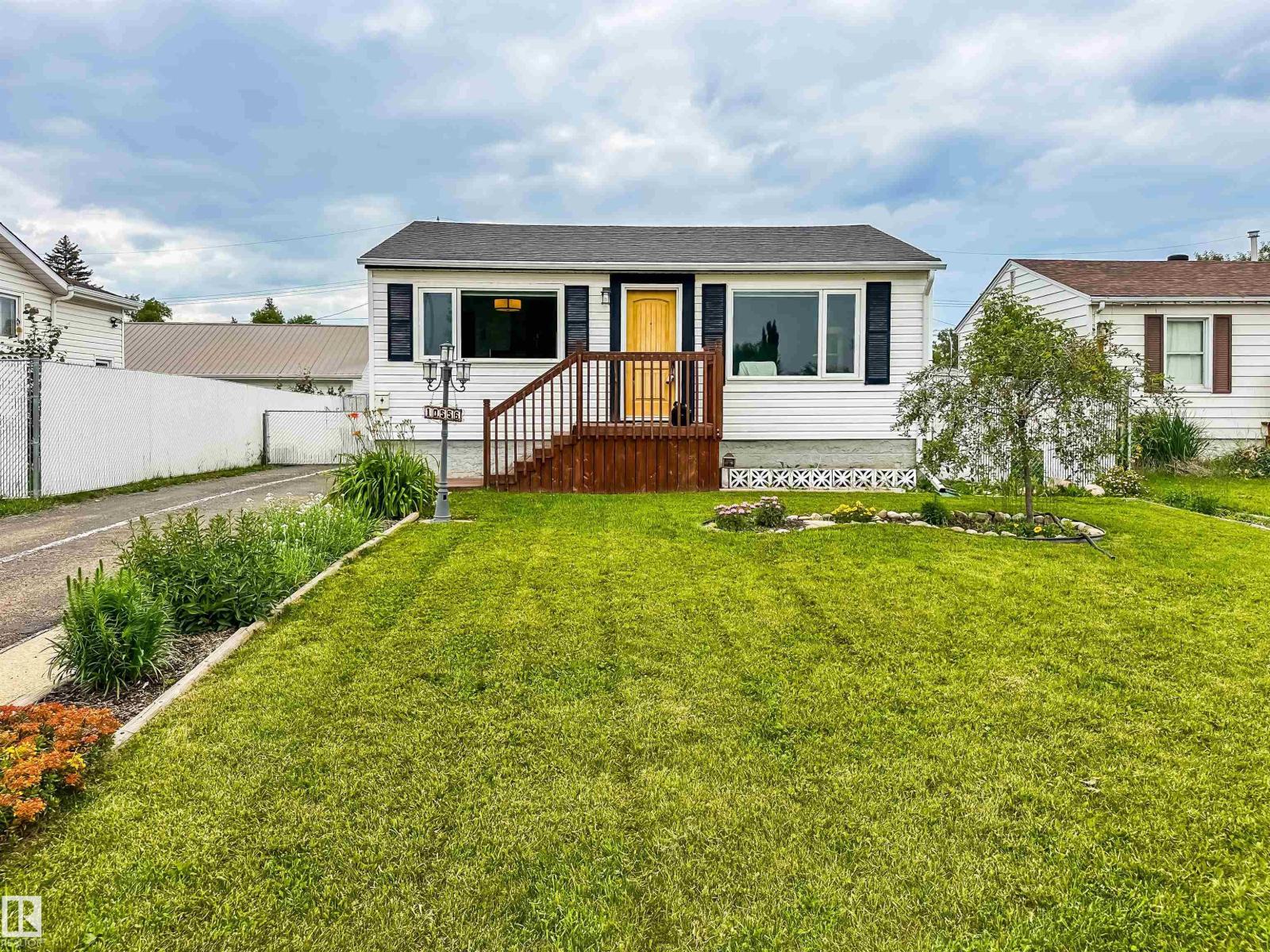 Photo 15 of 10556 162 St Nw, Edmonton AB