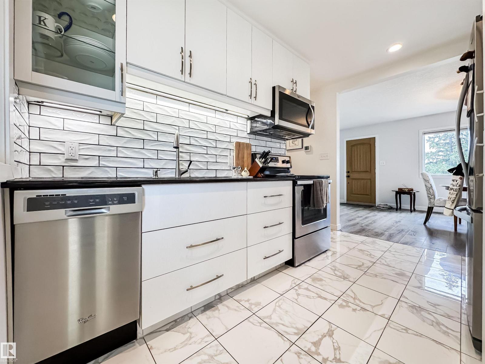 Photo 12 of 10556 162 St Nw, Edmonton AB