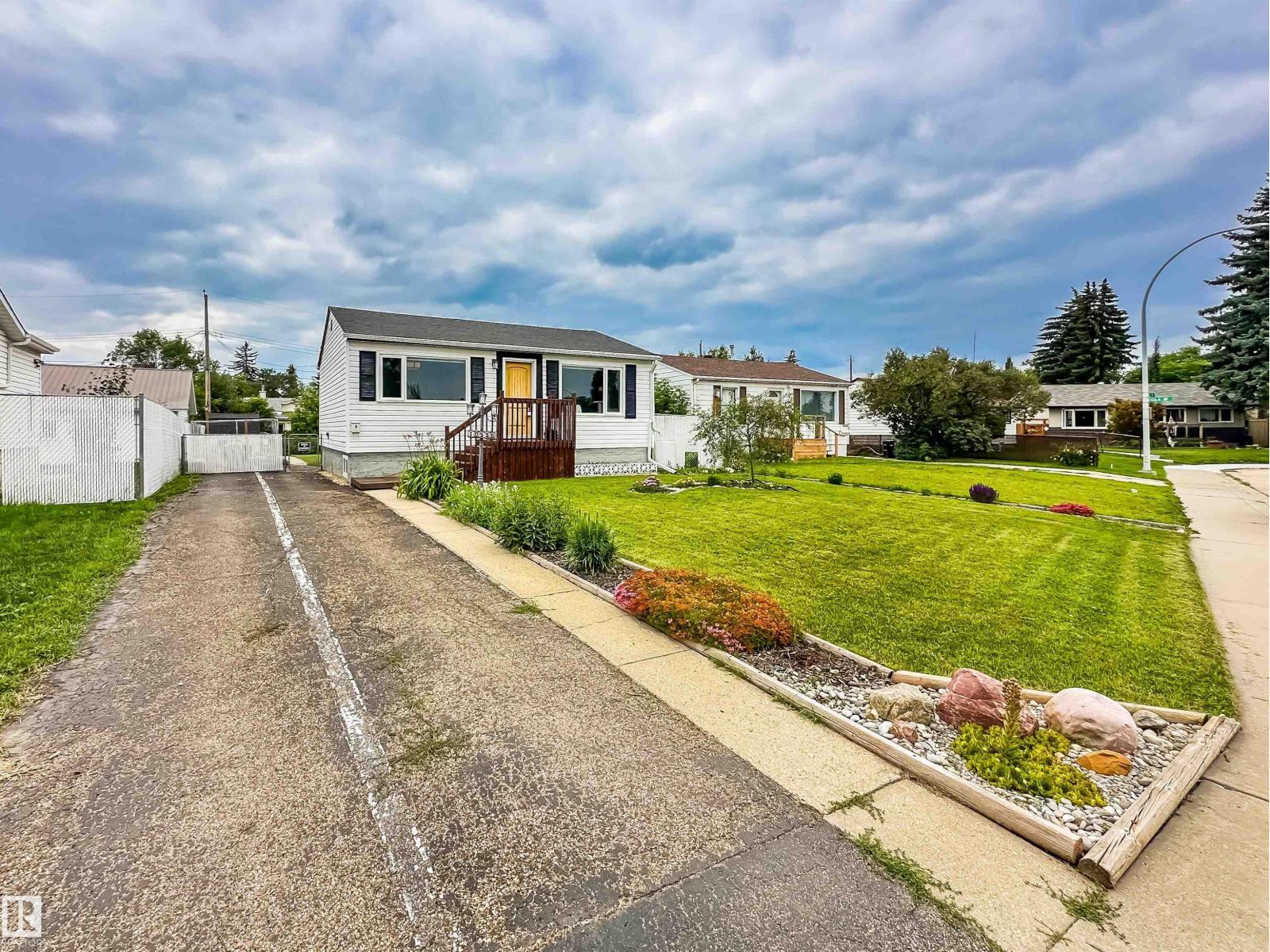 Photo 6 of 10556 162 St Nw, Edmonton AB