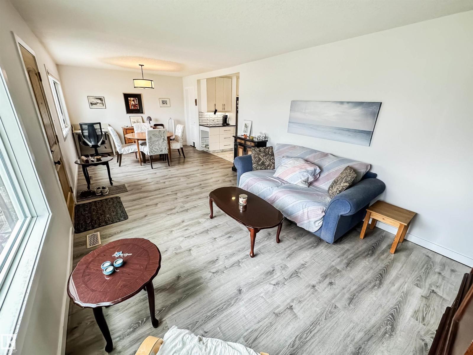 Photo 5 of 10556 162 St Nw, Edmonton AB