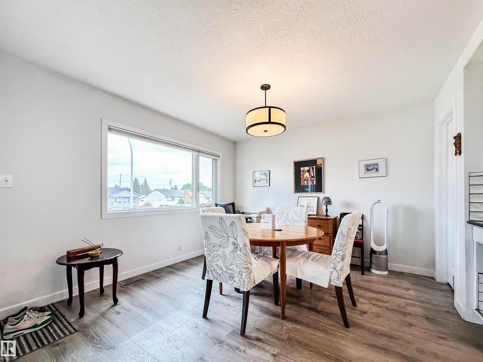 Photo 10 of 10556 162 St Nw, Edmonton AB