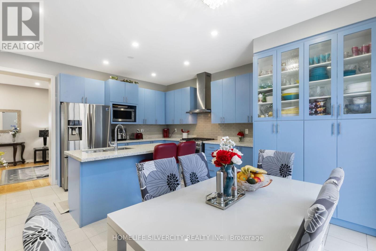 Photo 45 of 411 Windfields Farm Drive W, Oshawa ON