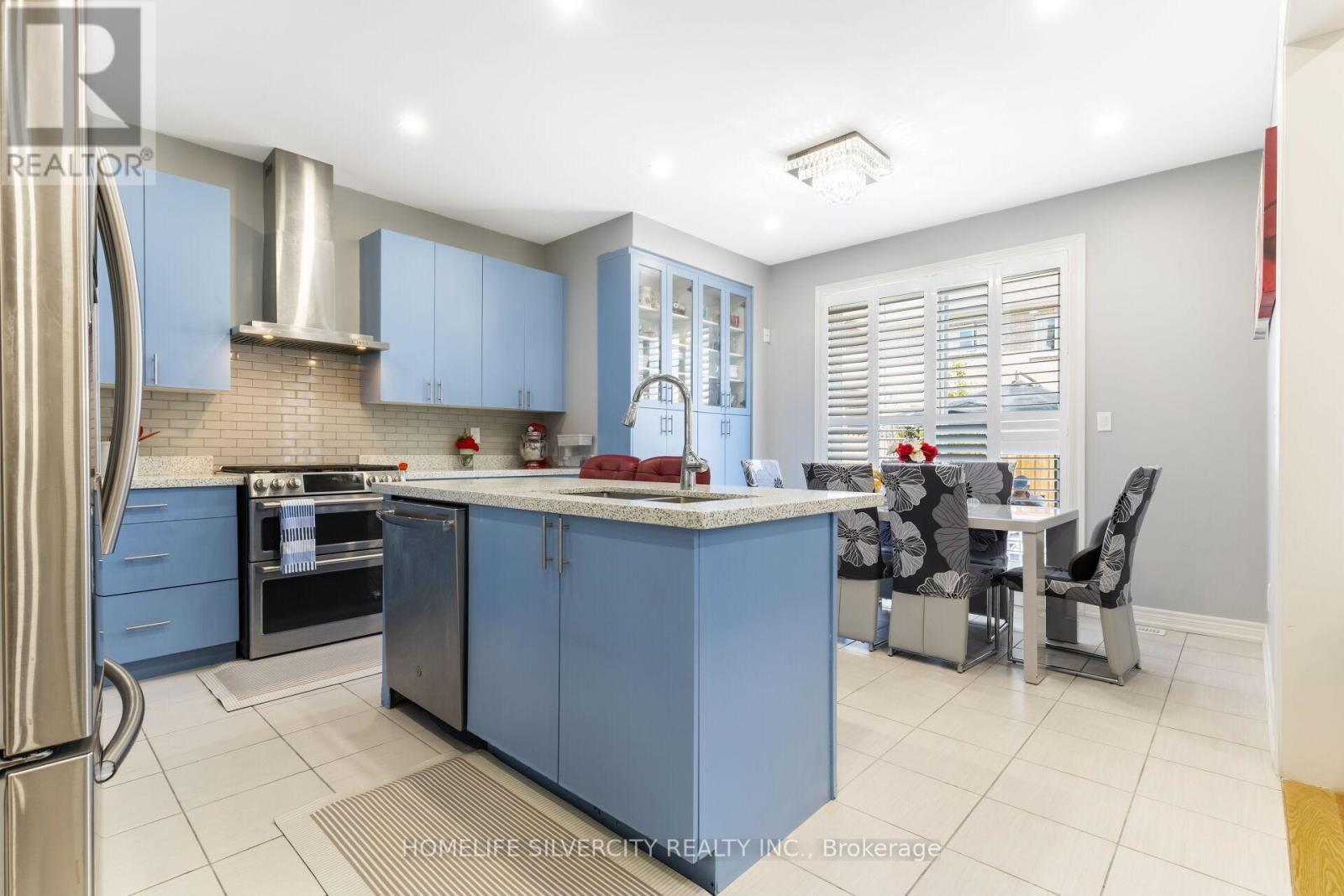 Photo 41 of 411 Windfields Farm Drive W, Oshawa ON
