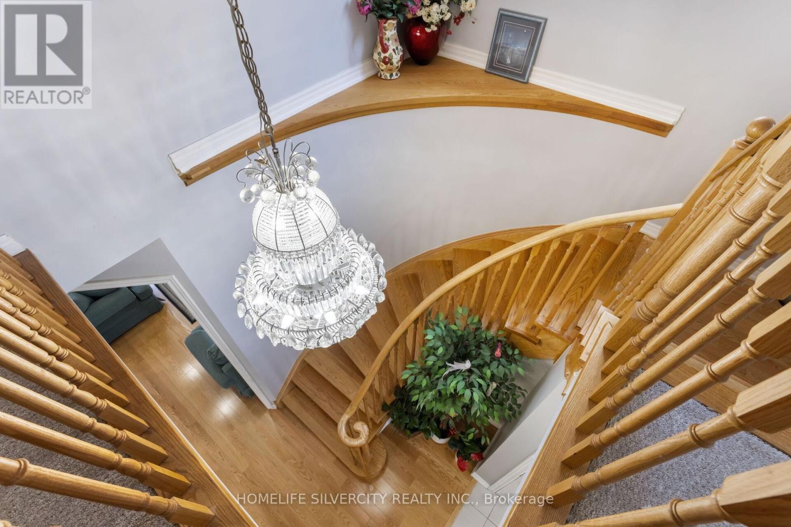 Photo 10 of 411 Windfields Farm Drive W, Oshawa ON