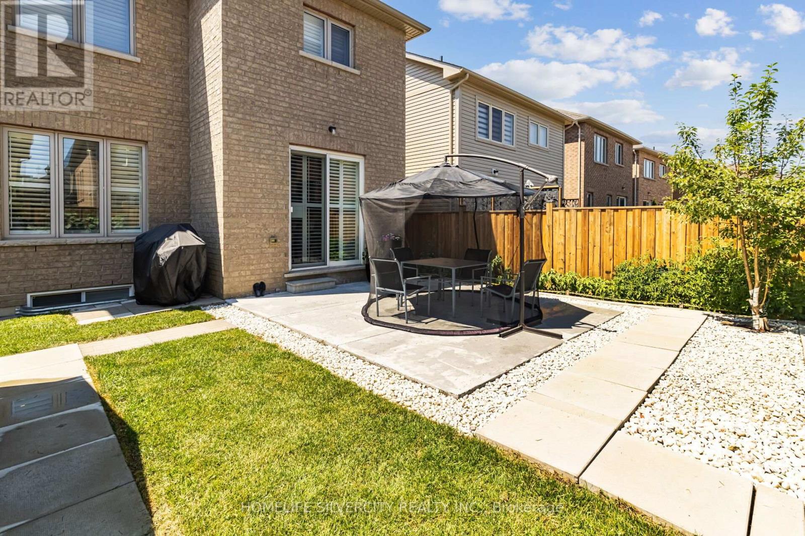 Photo 39 of 411 Windfields Farm Drive W, Oshawa ON