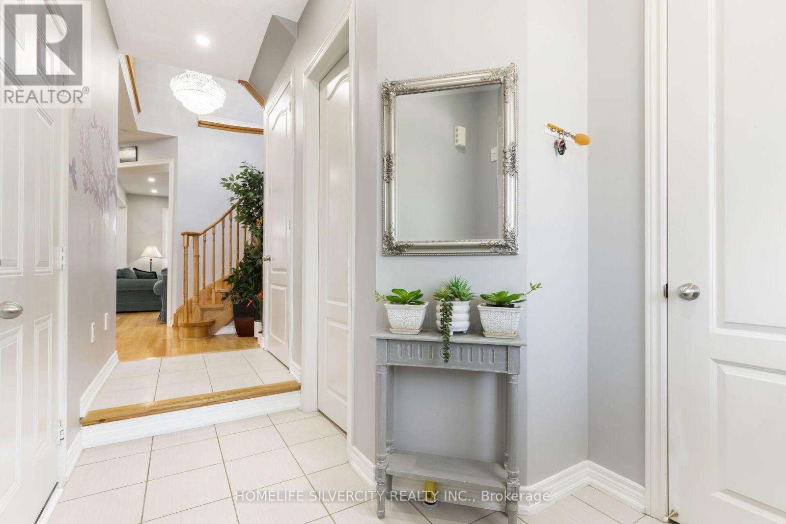 Photo 26 of 411 Windfields Farm Drive W, Oshawa ON