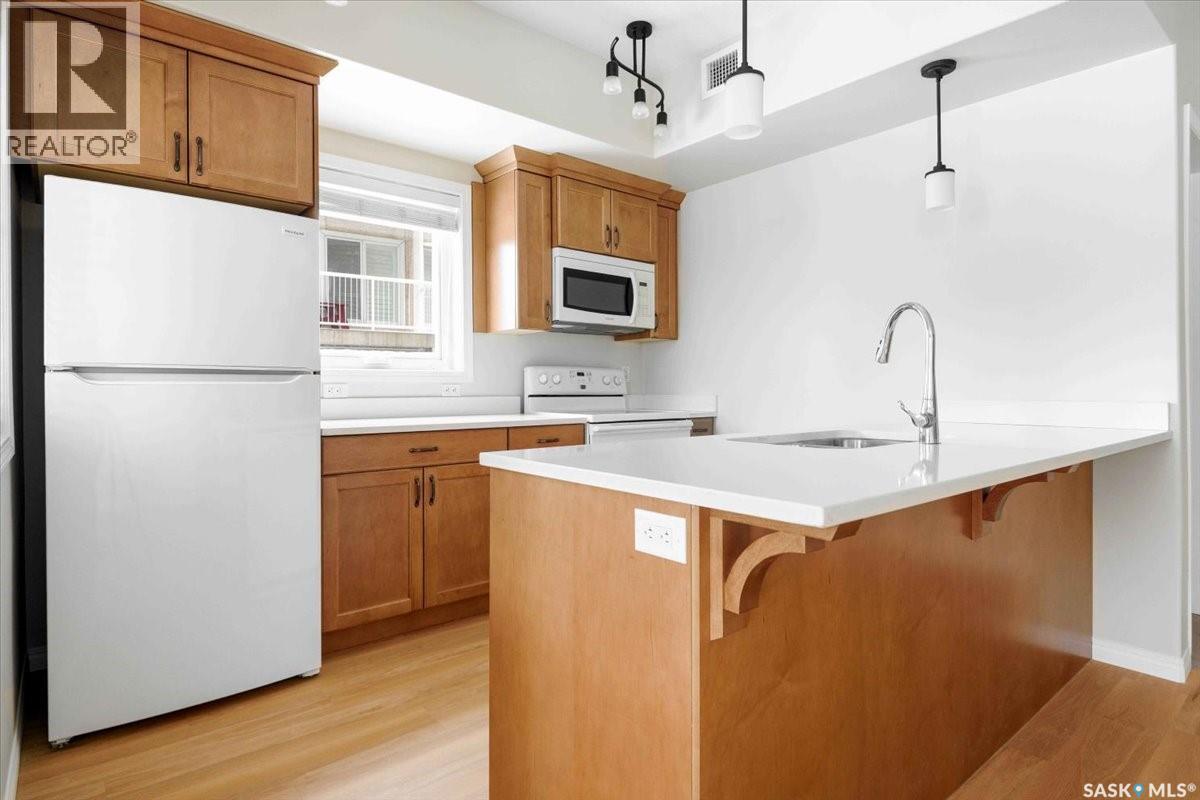Photo 3 of 115 1220 Blackfoot Drive, Regina SK
