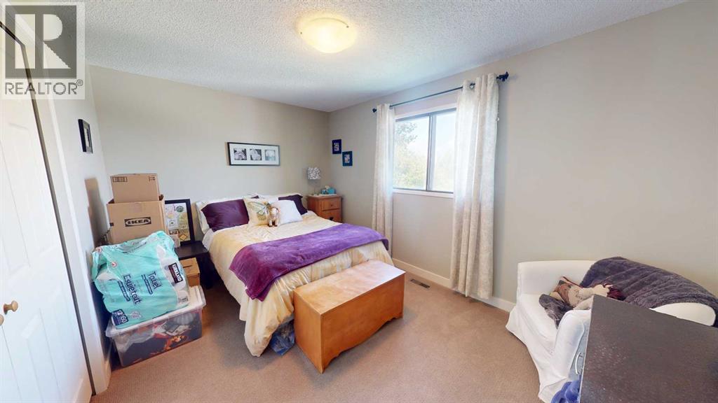 Single Family House for Sale in  Shawmeadows Road SW Shawnessy Calgary 