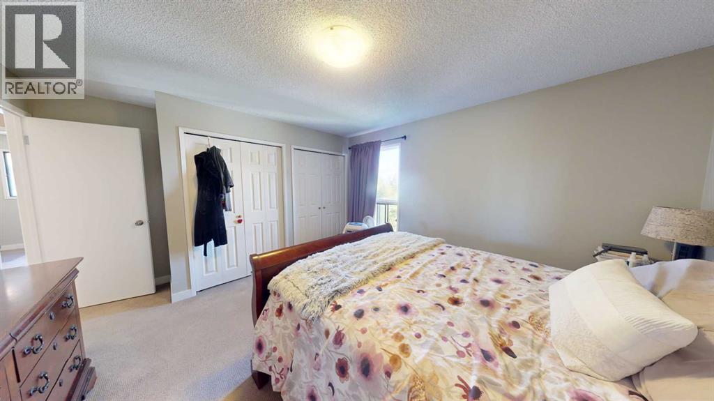 Single Family House for Sale in  Shawmeadows Road SW Shawnessy Calgary 