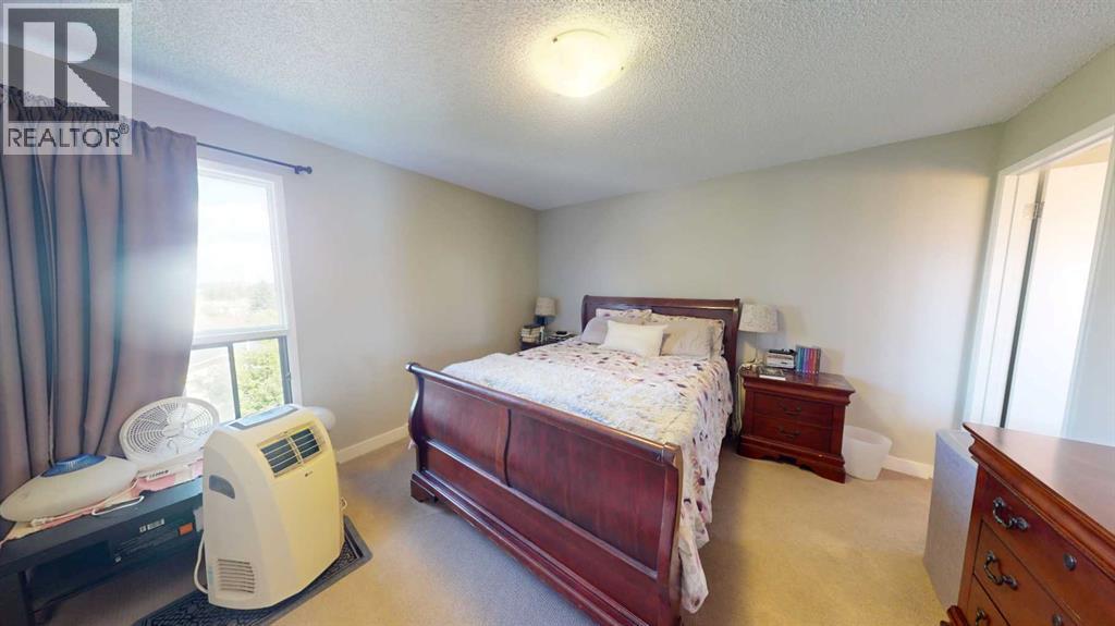 Single Family House for Sale in  Shawmeadows Road SW Shawnessy Calgary 