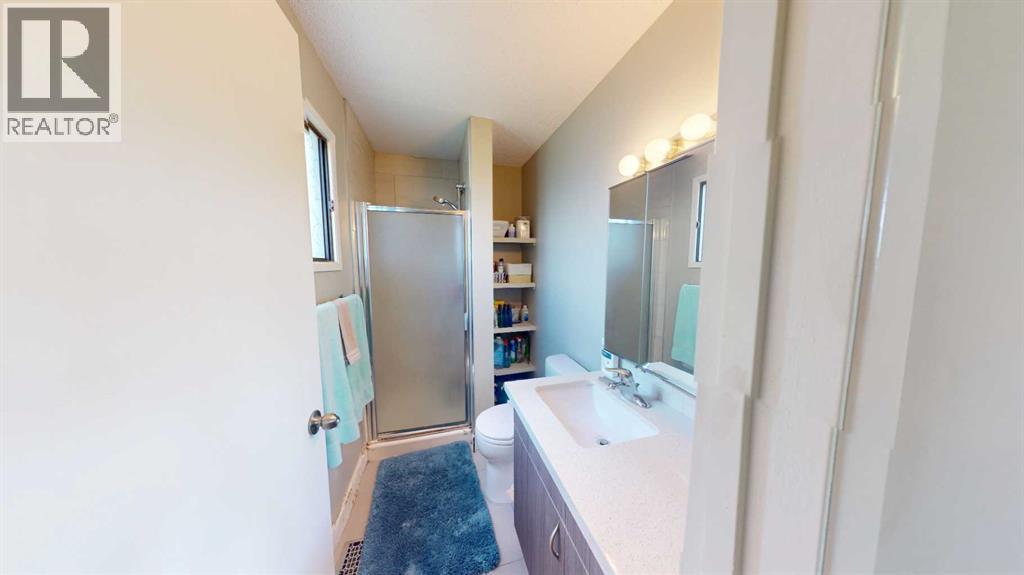 Single Family House for Sale in  Shawmeadows Road SW Shawnessy Calgary 