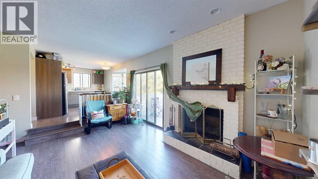 Single Family House for Sale in  Shawmeadows Road SW Shawnessy Calgary 