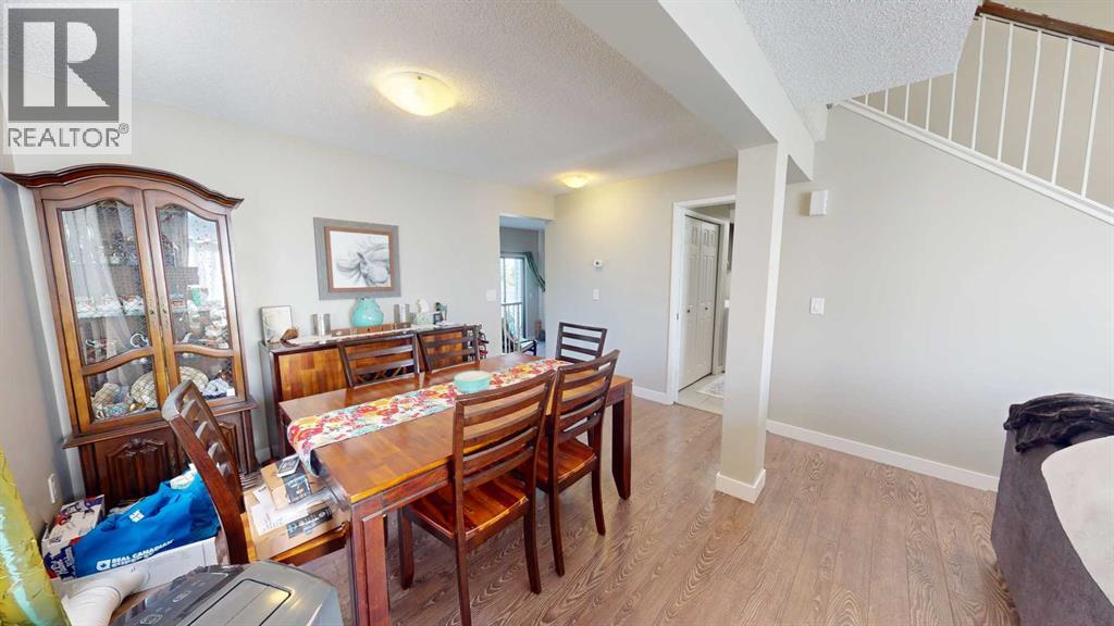 Single Family House for Sale in  Shawmeadows Road SW Shawnessy Calgary 