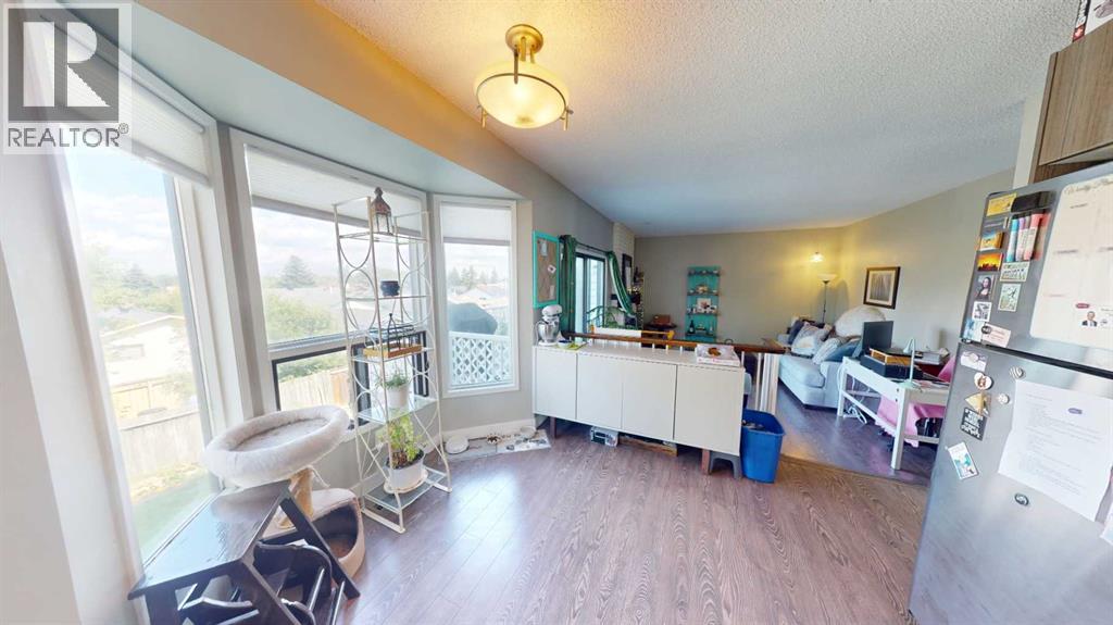 Single Family House for Sale in  Shawmeadows Road SW Shawnessy Calgary 