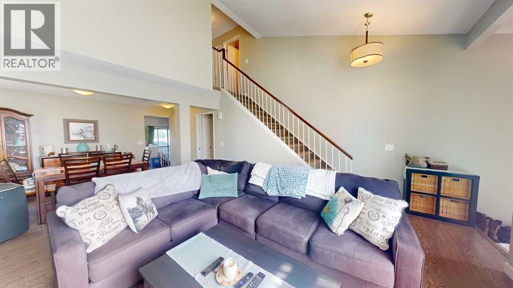 Single Family House for Sale in  Shawmeadows Road SW Shawnessy Calgary 