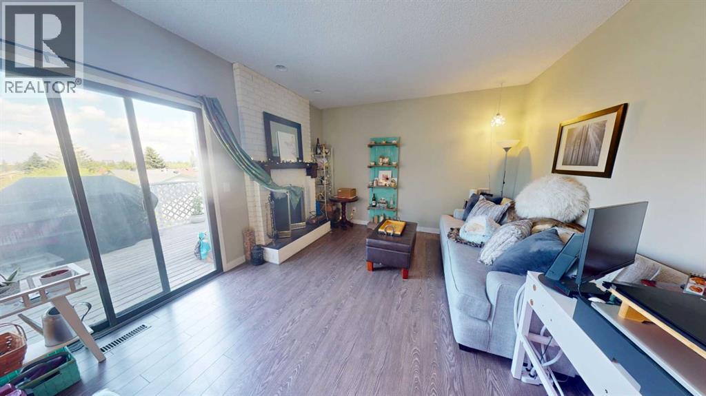 Single Family House for Sale in  Shawmeadows Road SW Shawnessy Calgary 