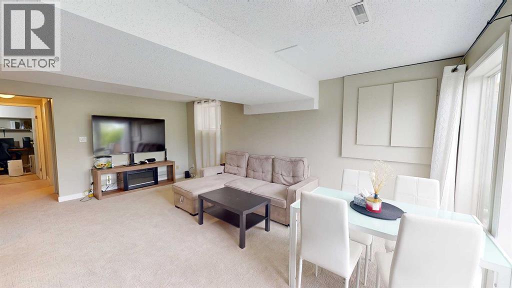 Single Family House for Sale in  Shawmeadows Road SW Shawnessy Calgary 