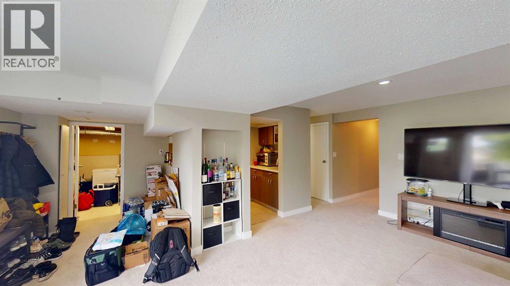 Single Family House for Sale in  Shawmeadows Road SW Shawnessy Calgary 