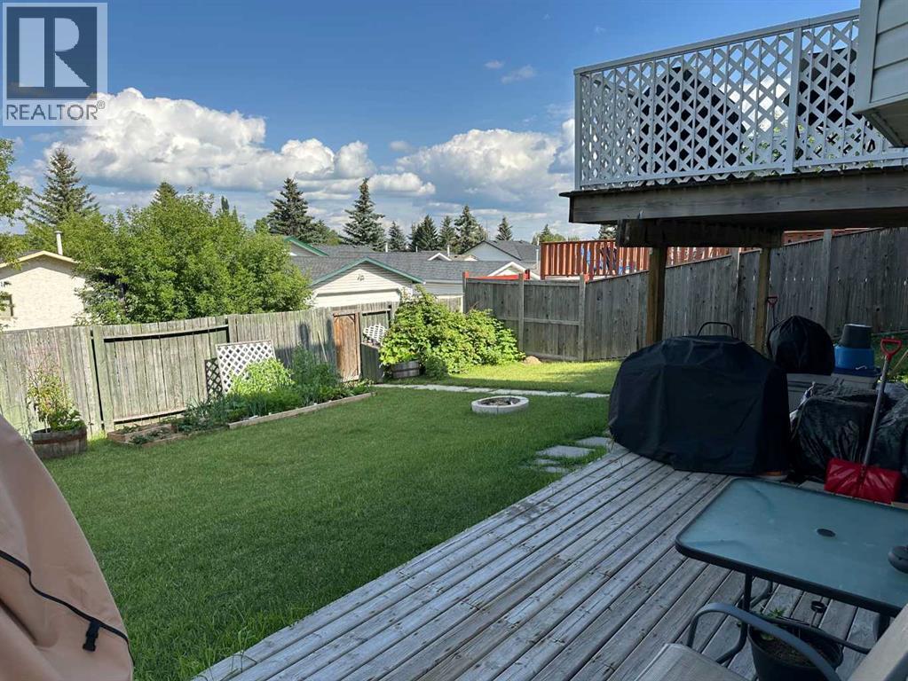 Single Family House for Sale in  Shawmeadows Road SW Shawnessy Calgary 