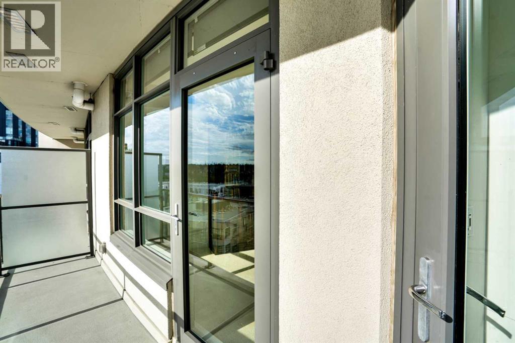 1003, 38 9 STREET NE - 9