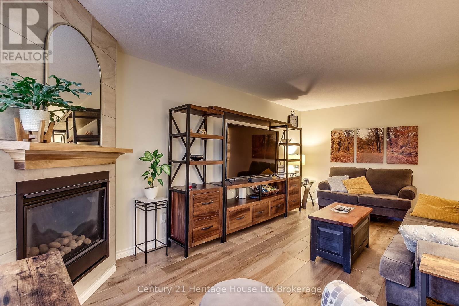 Photo 6 of 6 395 Springbank Avenue N, Woodstock ON