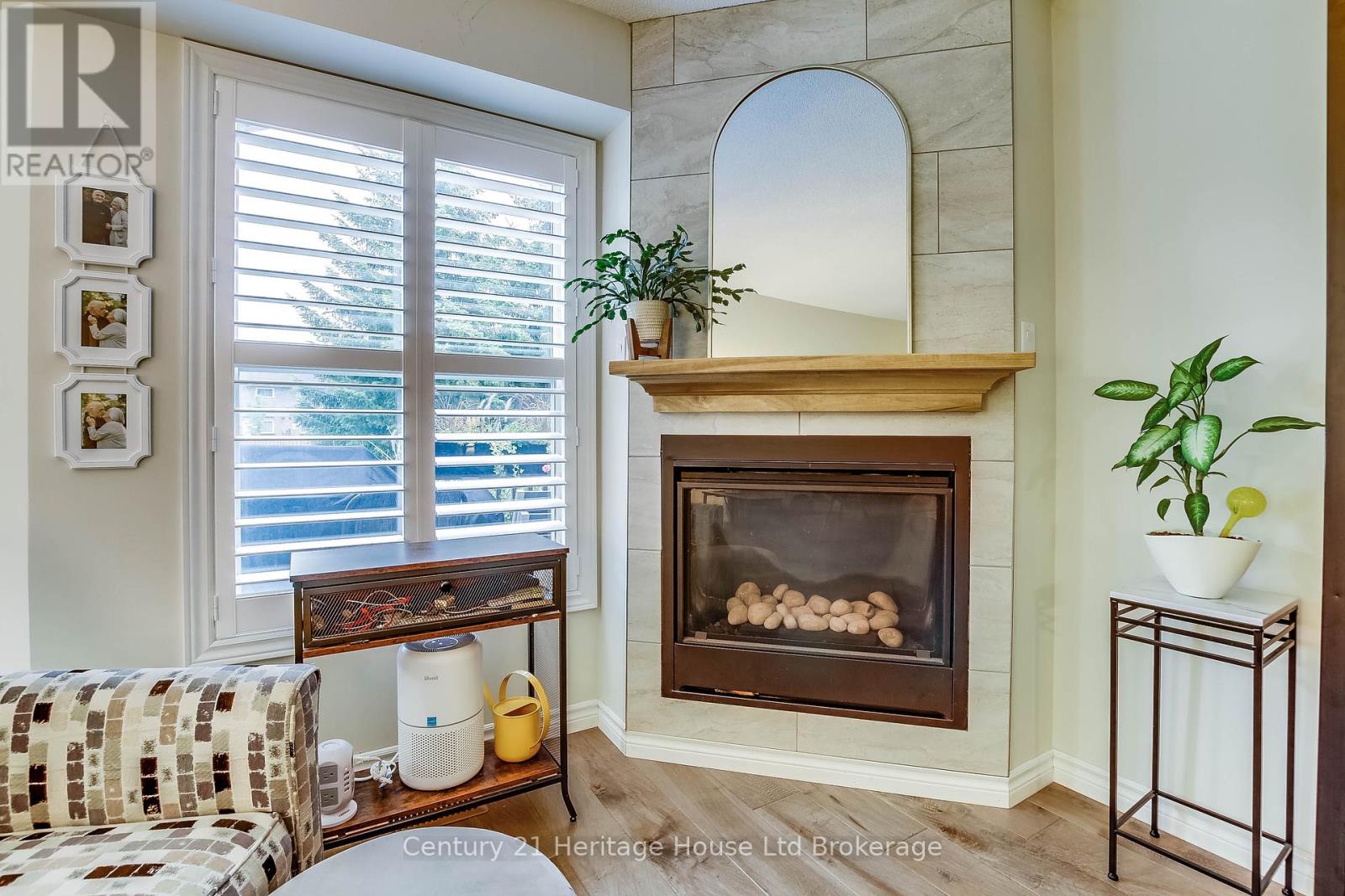 Photo 4 of 6 395 Springbank Avenue N, Woodstock ON
