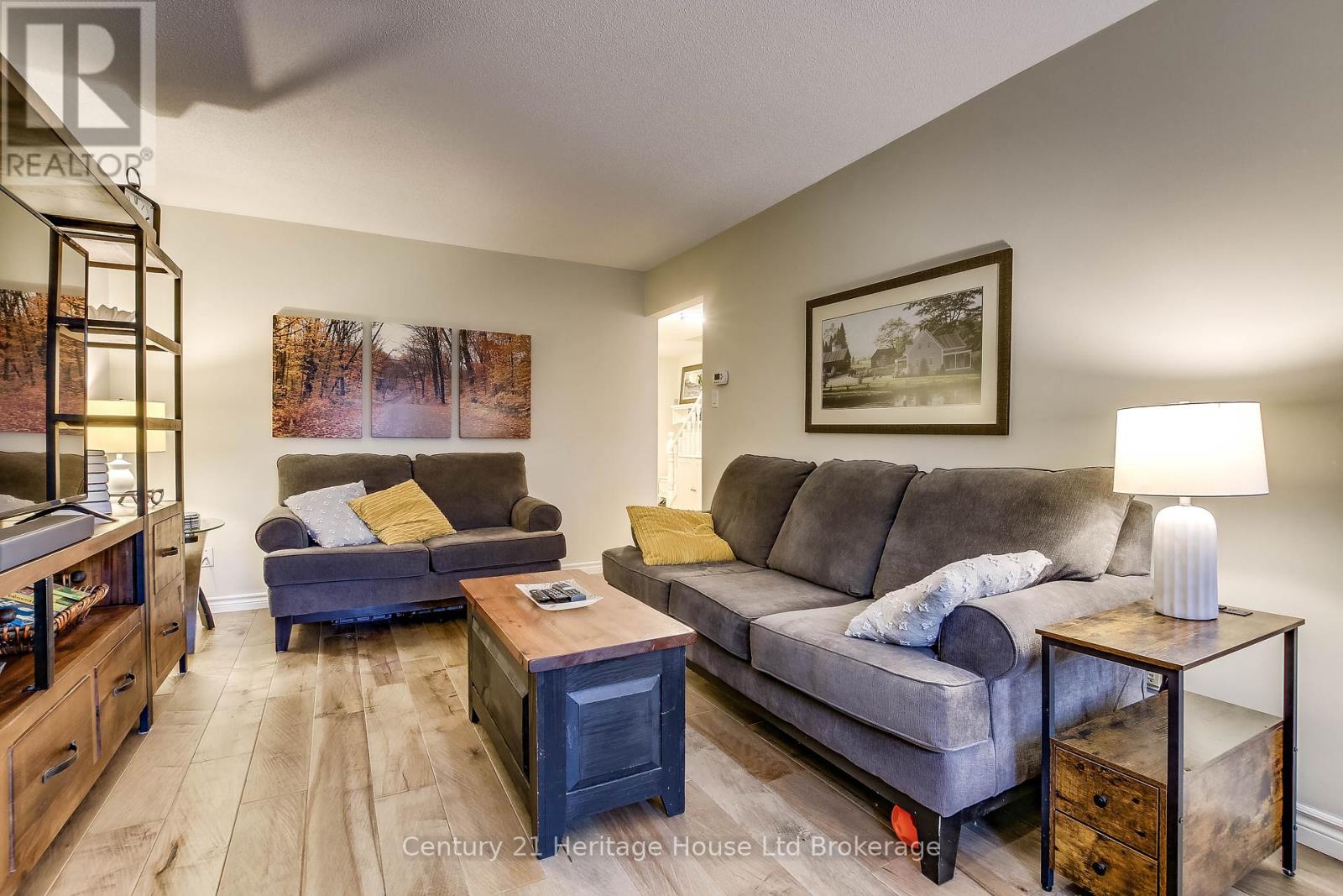 Photo 5 of 6 395 Springbank Avenue N, Woodstock ON