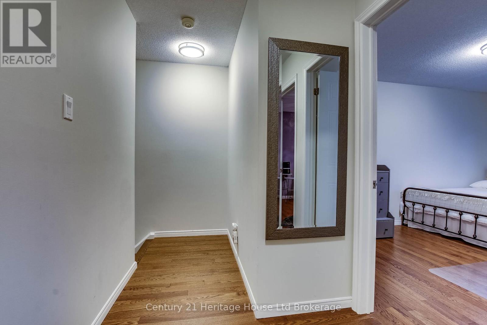 Photo 3 of 6 395 Springbank Avenue N, Woodstock ON