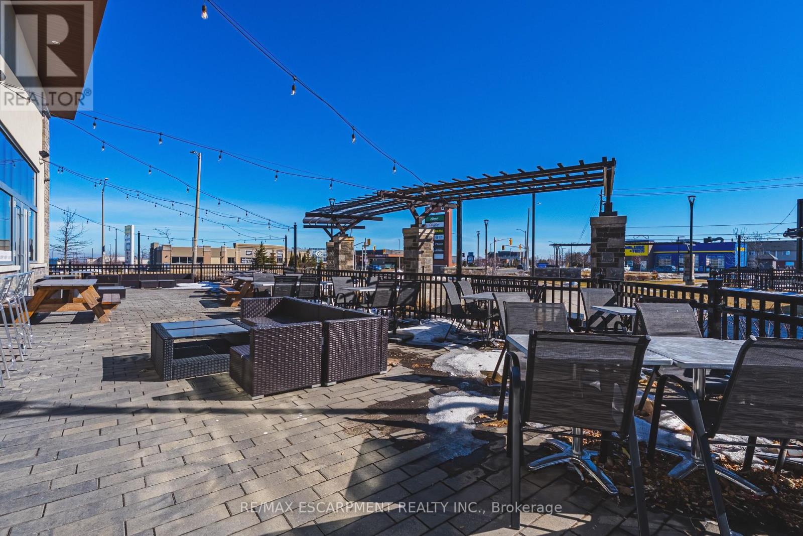 Photo 12 of 4 1784 Stone Church Road E, Hamilton ON