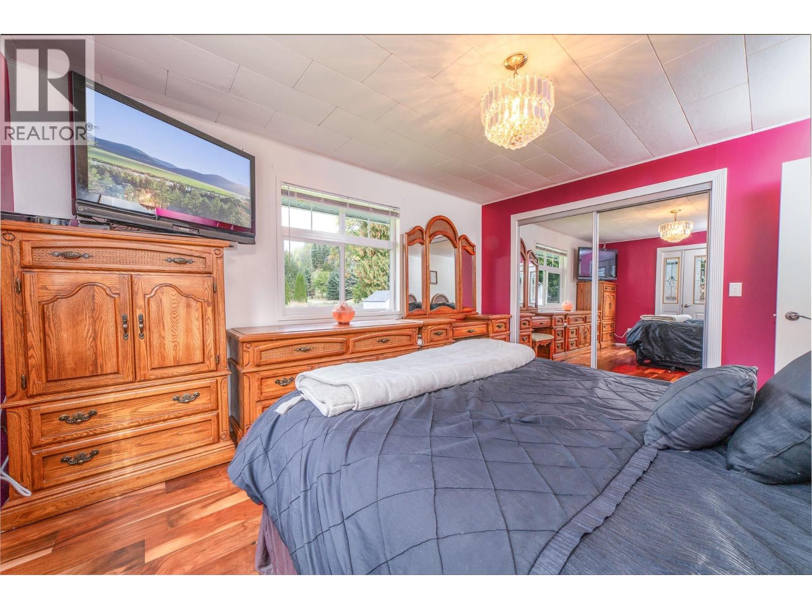 5145 ELSIE HOLMES Road, Creston