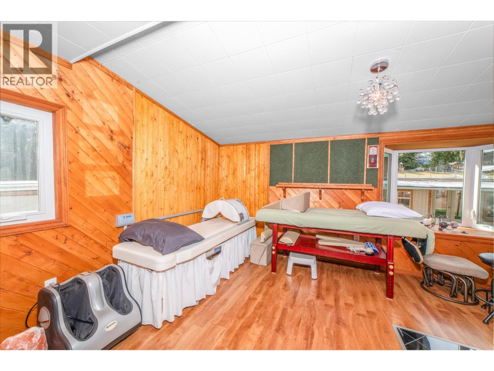 5145 ELSIE HOLMES Road, Creston