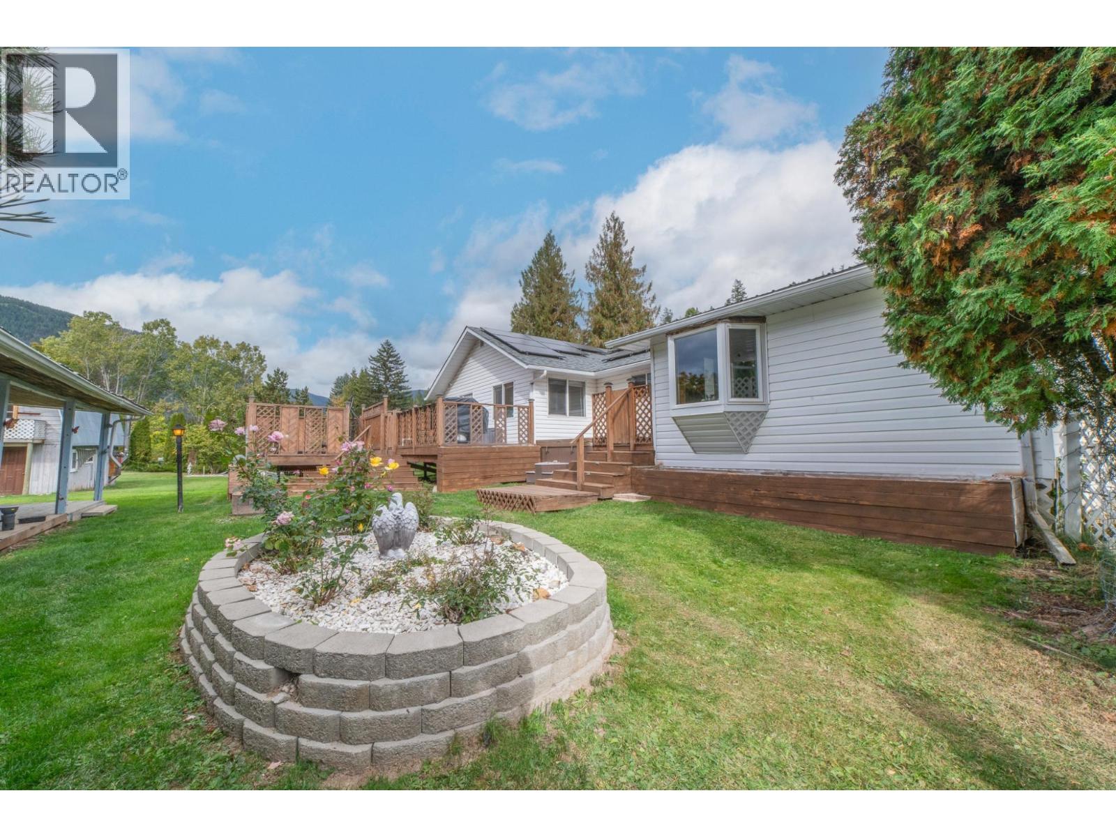 5145 ELSIE HOLMES Road, Creston