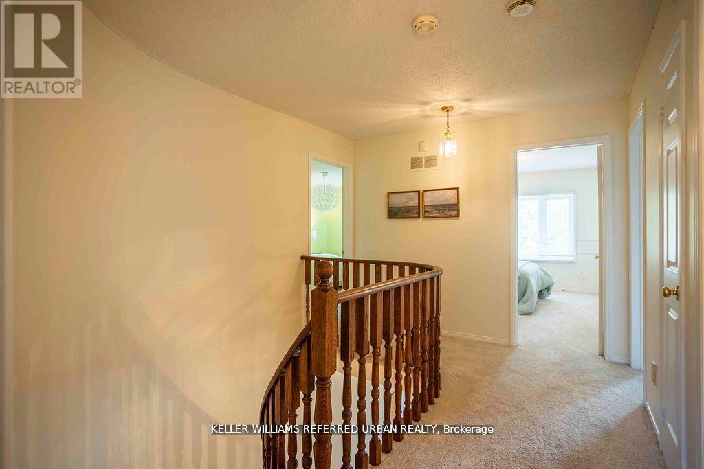 Photo 20 of 32 Nelson Circle, Newmarket ON