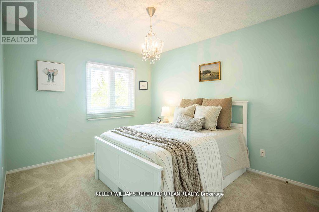 Photo 29 of 32 Nelson Circle, Newmarket ON