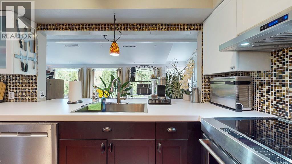 7781 HART ROAD, Halfmoon Bay