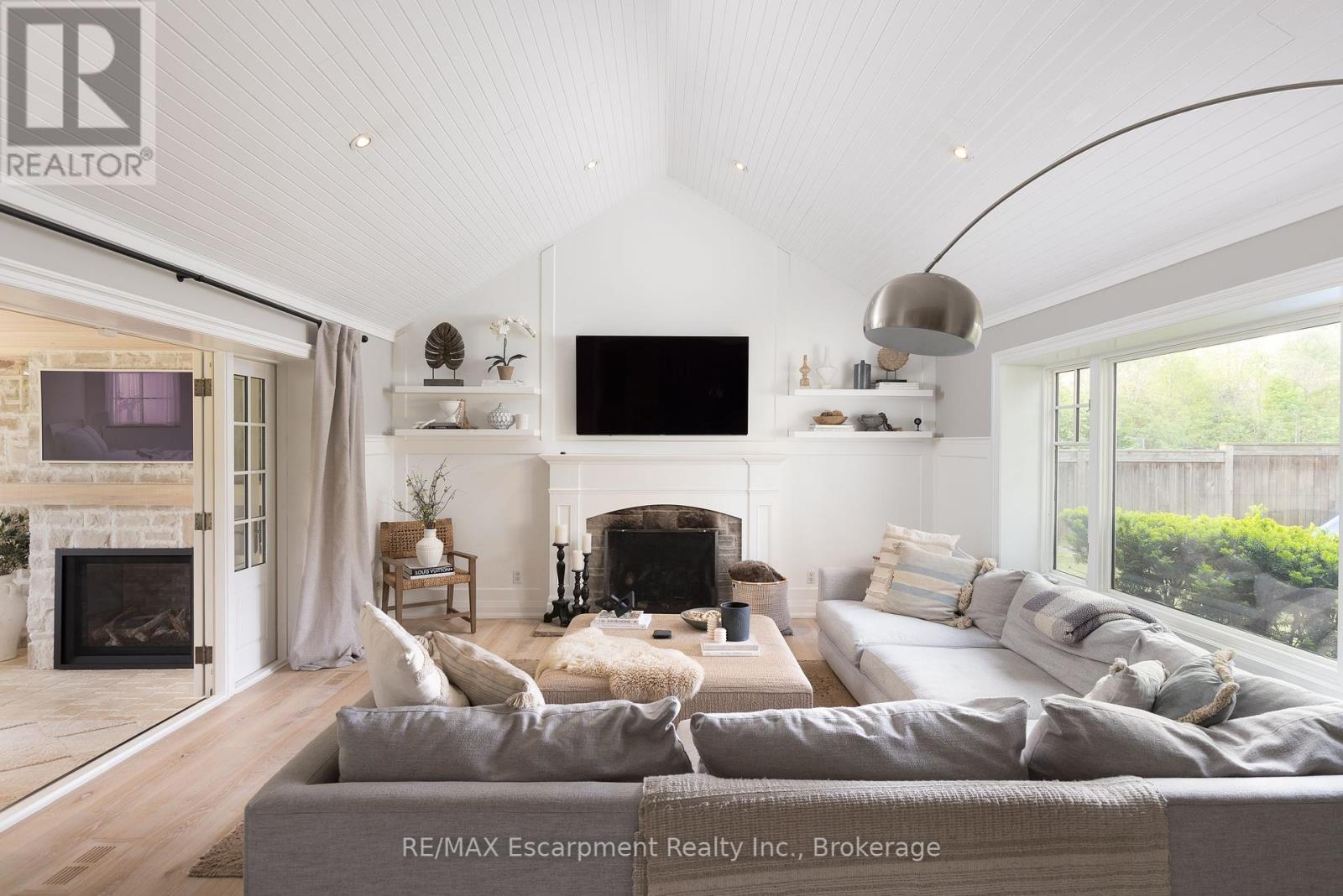 Photo 16 of 161 Dianne Avenue, Oakville ON