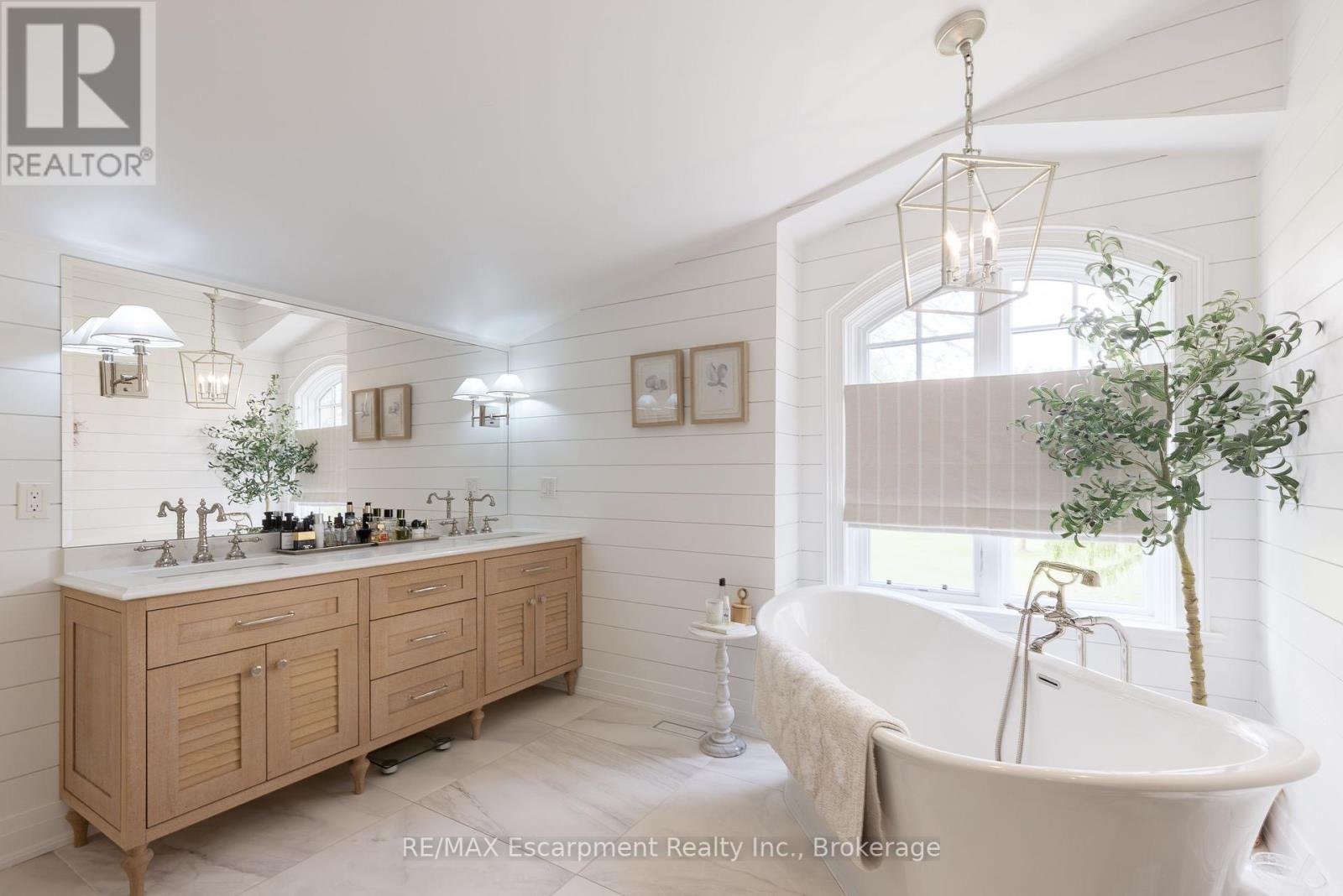 Photo 20 of 161 Dianne Avenue, Oakville ON