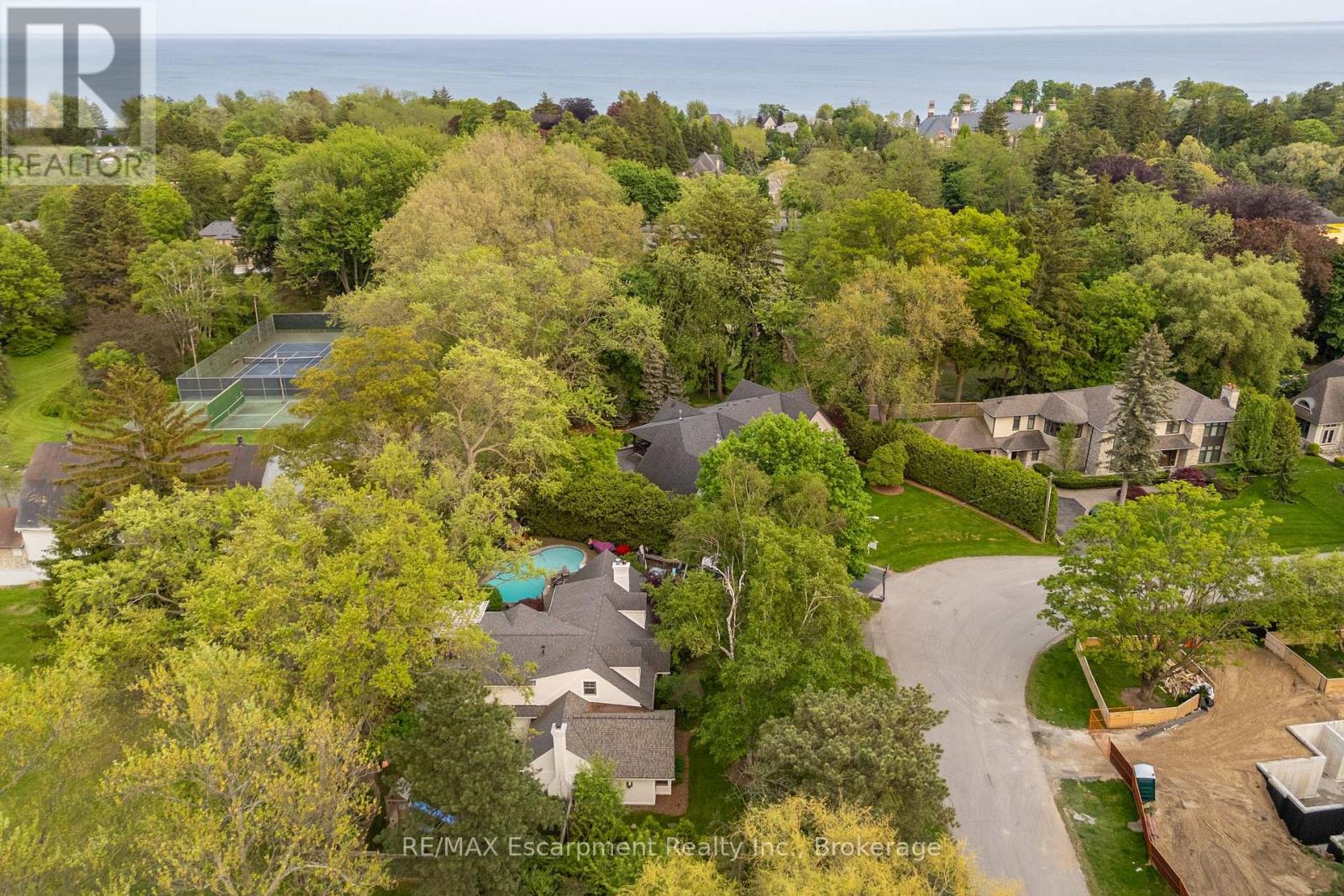Photo 35 of 161 Dianne Avenue, Oakville ON