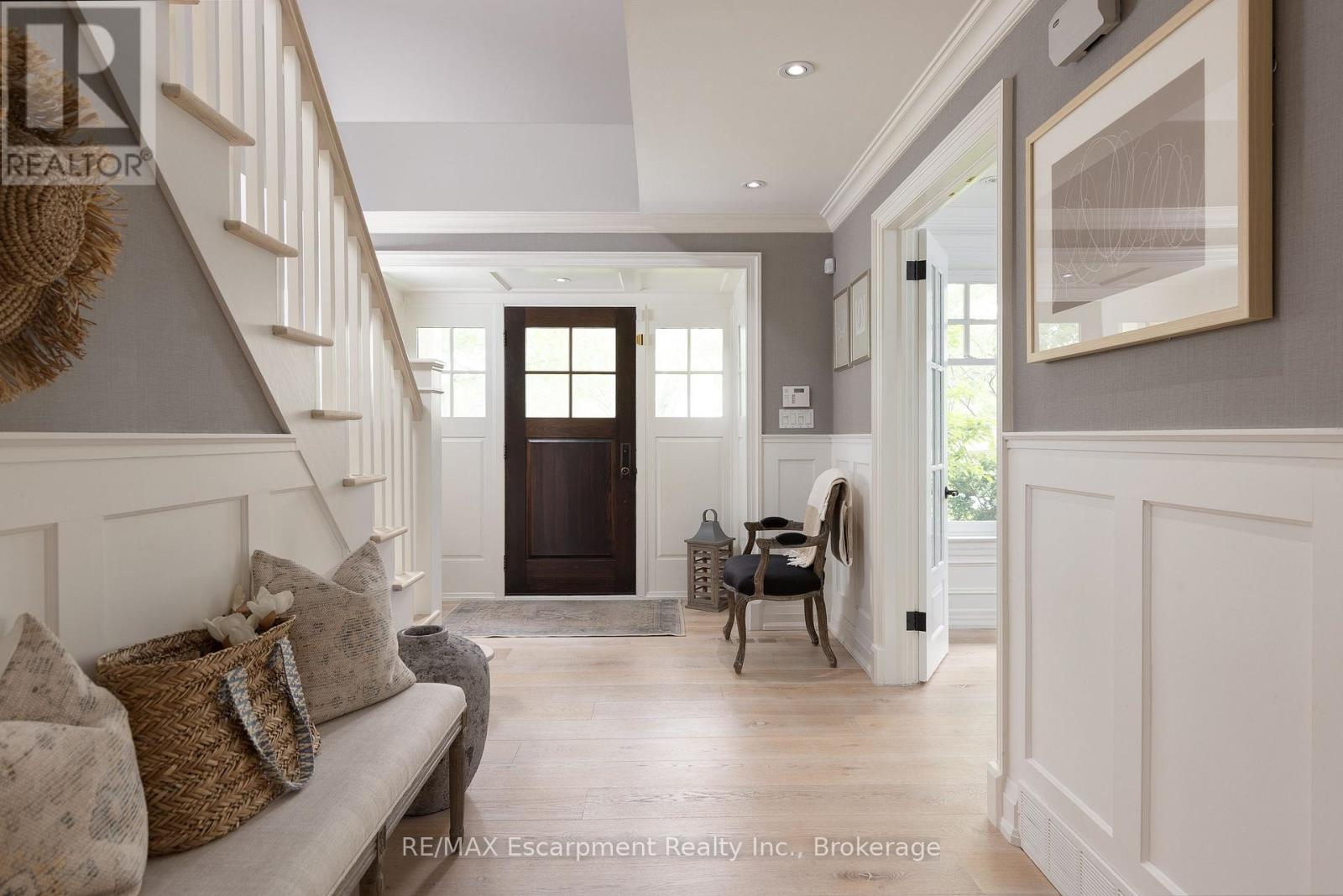 Photo 9 of 161 Dianne Avenue, Oakville ON