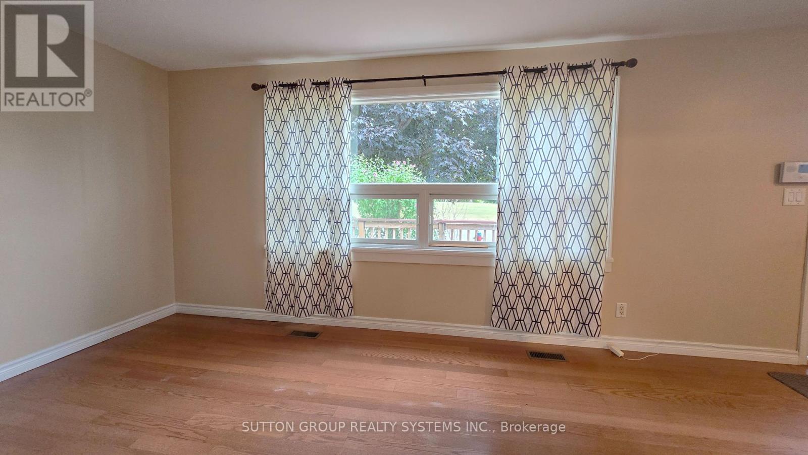 Photo 12 of 2232 Queensway Drive, Burlington ON