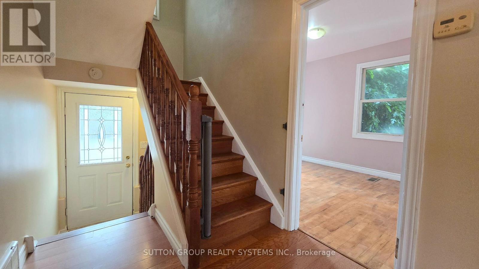 Photo 13 of 2232 Queensway Drive, Burlington ON