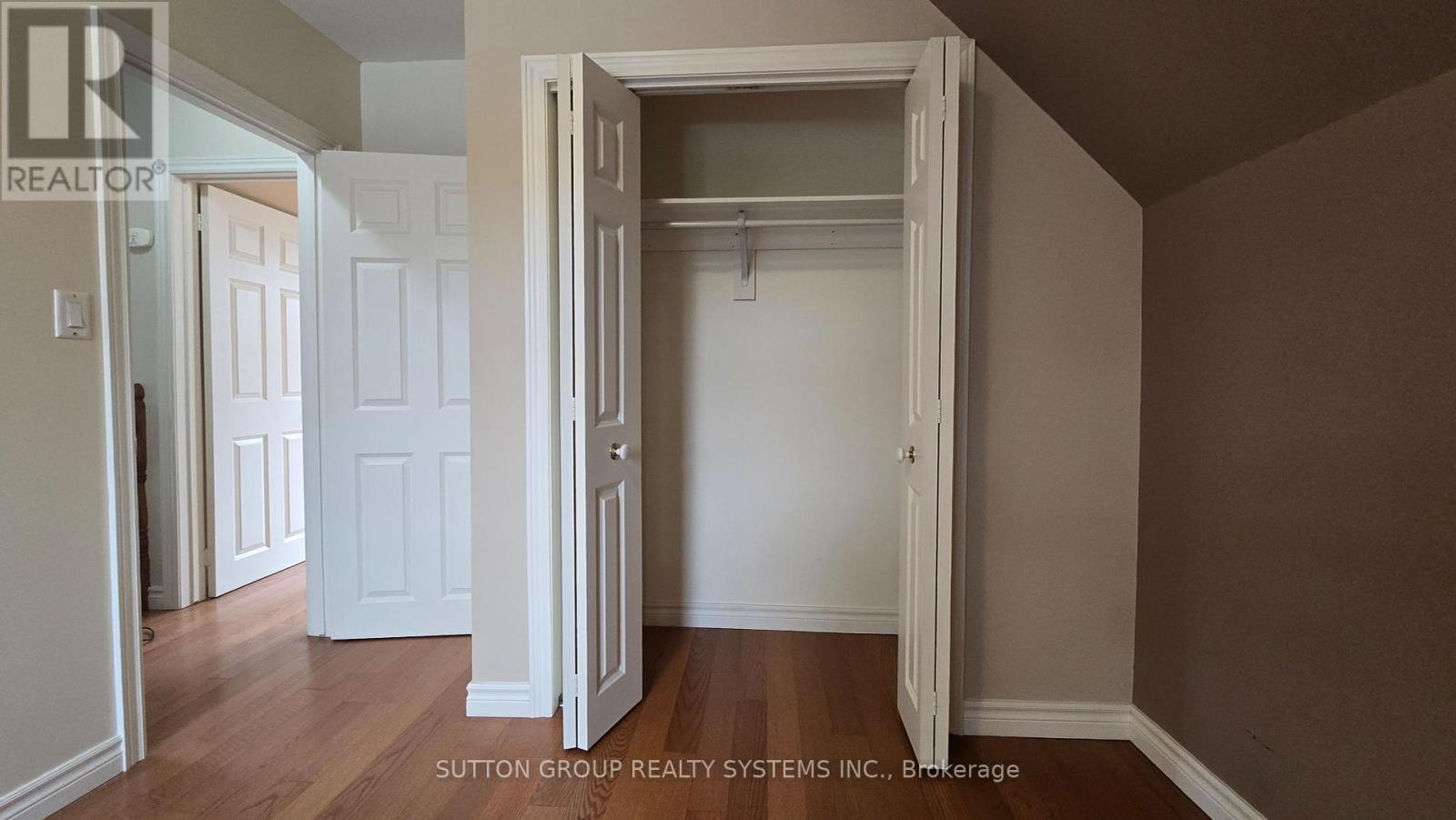 Photo 15 of 2232 Queensway Drive, Burlington ON