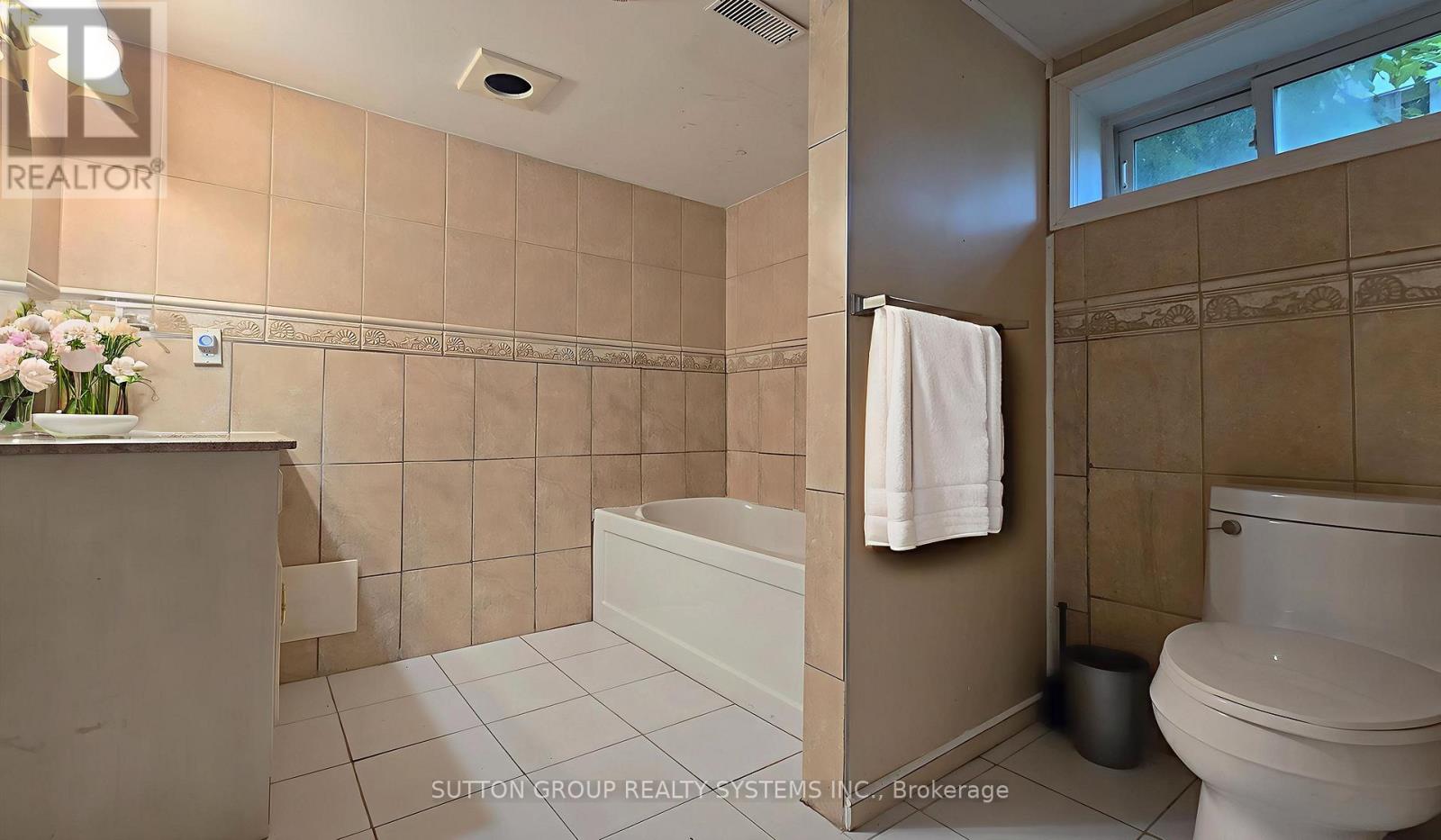 Photo 22 of 2232 Queensway Drive, Burlington ON