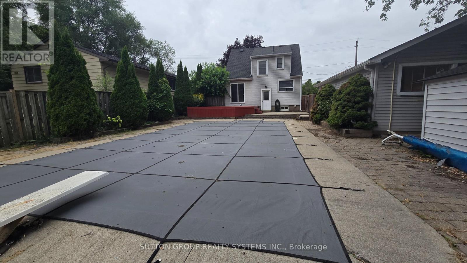 Photo 26 of 2232 Queensway Drive, Burlington ON