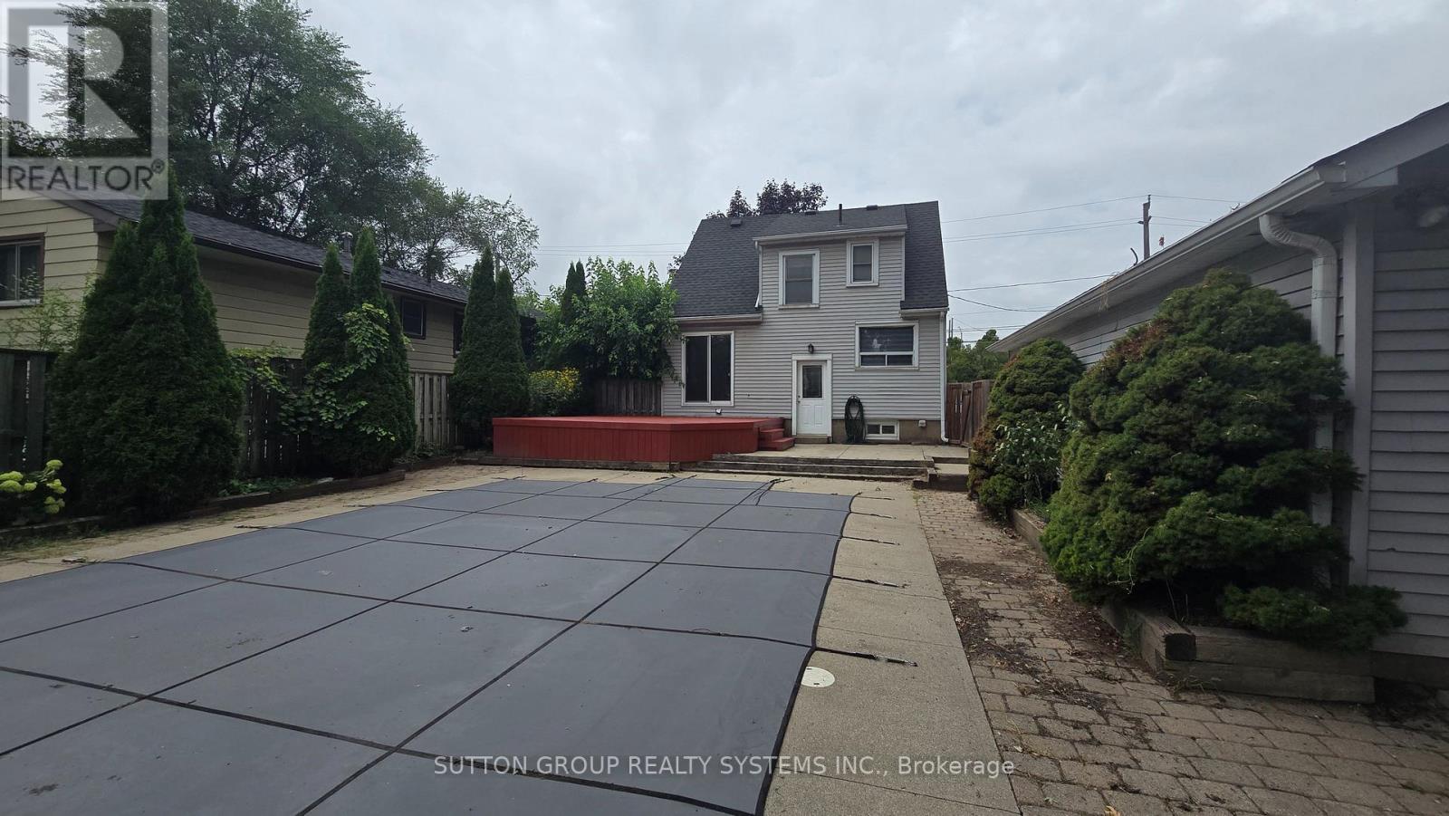 Photo 27 of 2232 Queensway Drive, Burlington ON