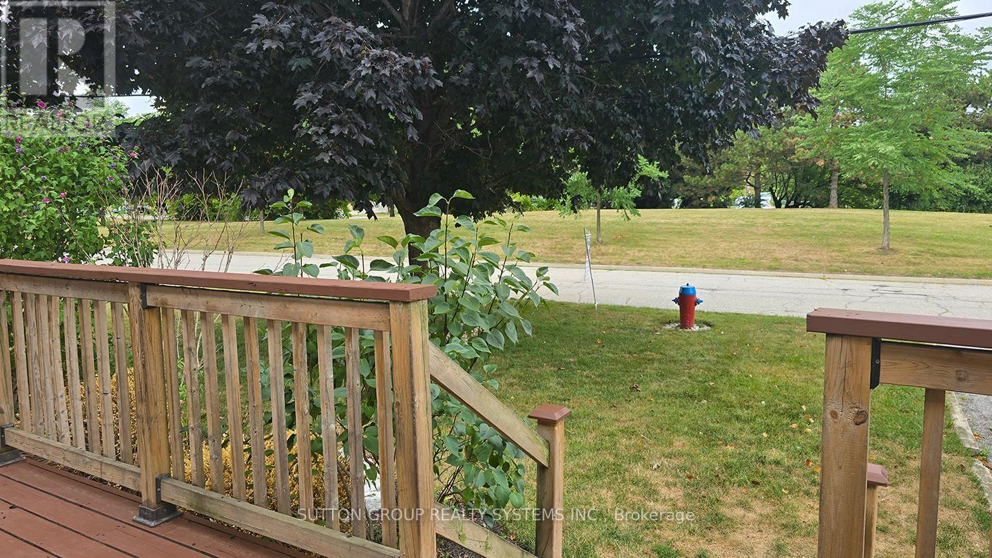 Photo 29 of 2232 Queensway Drive, Burlington ON