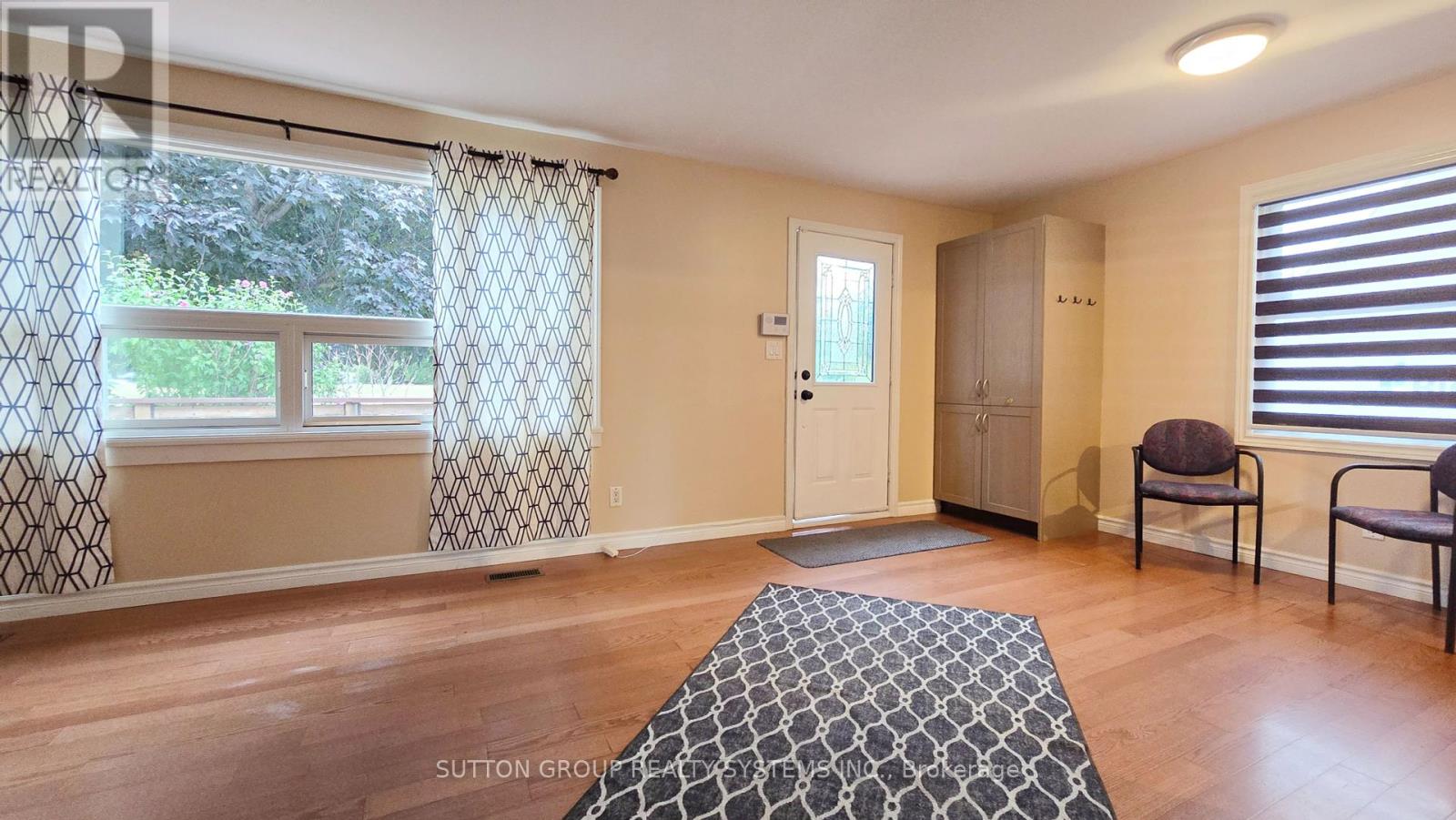 Photo 4 of 2232 Queensway Drive, Burlington ON