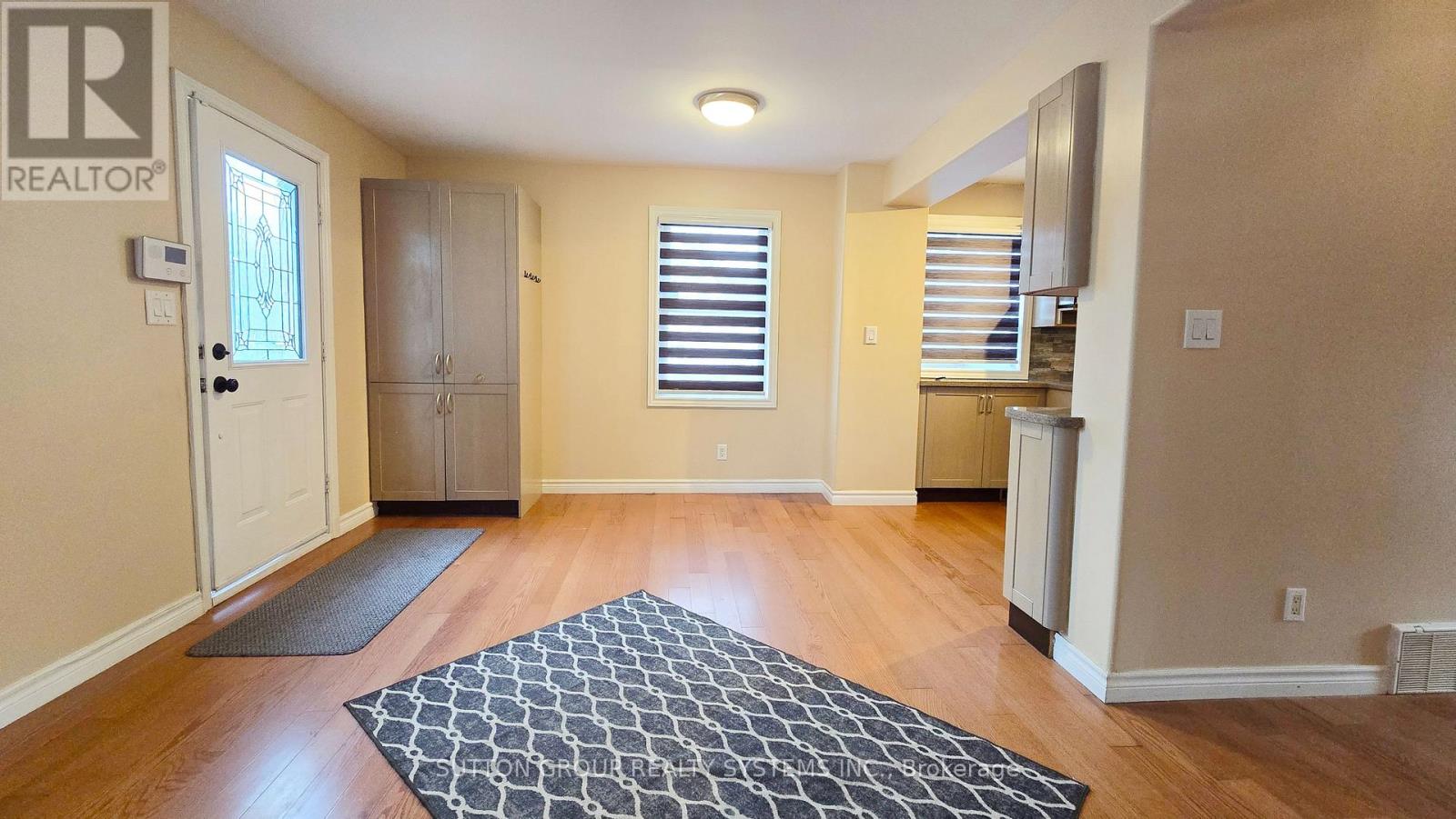Photo 5 of 2232 Queensway Drive, Burlington ON